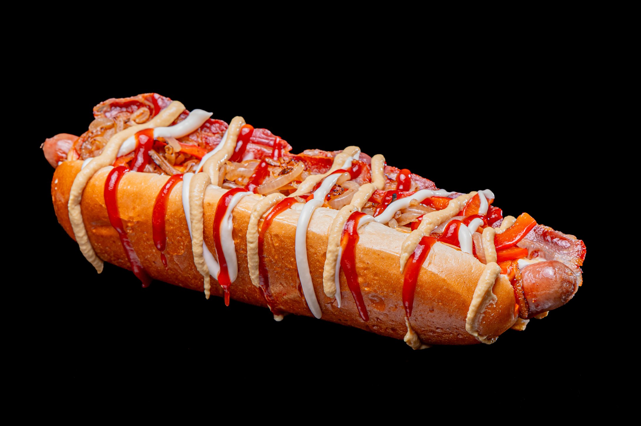Hot dog Hot Dog Cartel pe fundal negru